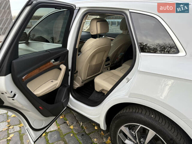 Белый Ауди Ку 5, объемом двигателя 2 л и пробегом 10 тыс. км за 42999 $, фото 11 на Automoto.ua