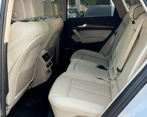 Белый Ауди Ку 5, объемом двигателя 1.98 л и пробегом 15 тыс. км за 41500 $, фото 31 на Automoto.ua