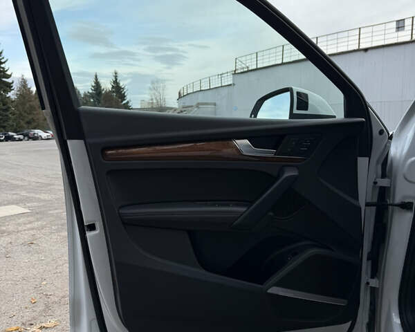 Белый Ауди Ку 5, объемом двигателя 1.98 л и пробегом 80 тыс. км за 38500 $, фото 13 на Automoto.ua