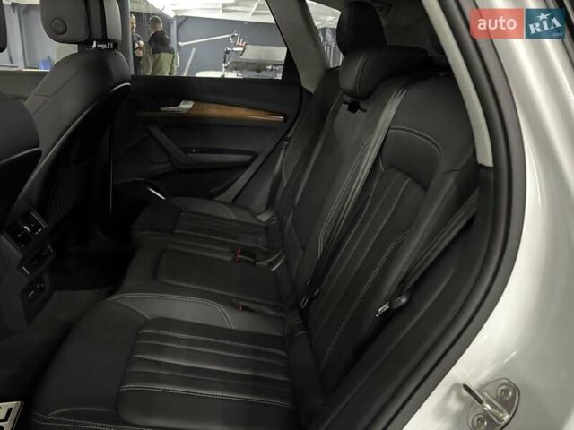 Білий Ауді Ку 5, об'ємом двигуна 2 л та пробігом 22 тис. км за 46500 $, фото 14 на Automoto.ua