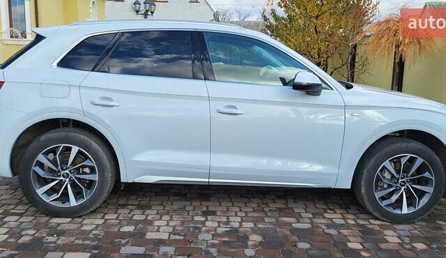 Белый Ауди Ку 5, объемом двигателя 1.98 л и пробегом 13 тыс. км за 56500 $, фото 2 на Automoto.ua