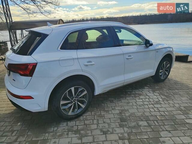 Білий Ауді Ку 5, об'ємом двигуна 1.98 л та пробігом 49 тис. км за 39900 $, фото 4 на Automoto.ua