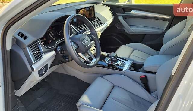 Белый Ауди Ку 5, объемом двигателя 1.98 л и пробегом 13 тыс. км за 56500 $, фото 4 на Automoto.ua