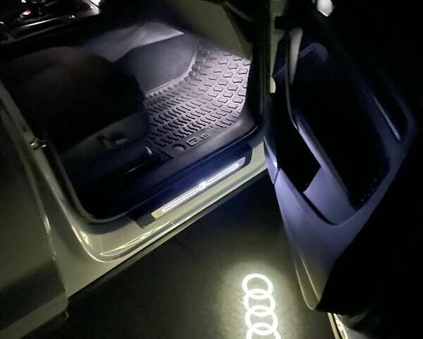 Белый Ауди Ку 5, объемом двигателя 1.98 л и пробегом 13 тыс. км за 42900 $, фото 23 на Automoto.ua