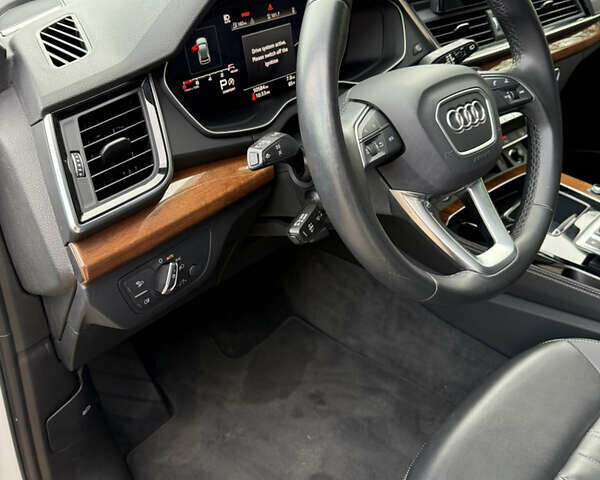 Белый Ауди Ку 5, объемом двигателя 1.98 л и пробегом 80 тыс. км за 38500 $, фото 9 на Automoto.ua