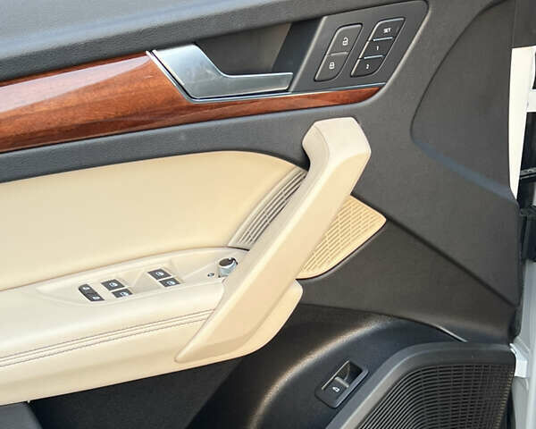 Белый Ауди Ку 5, объемом двигателя 1.98 л и пробегом 15 тыс. км за 41500 $, фото 36 на Automoto.ua