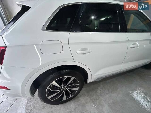 Білий Ауді Ку 5, об'ємом двигуна 1.98 л та пробігом 75 тис. км за 43900 $, фото 16 на Automoto.ua