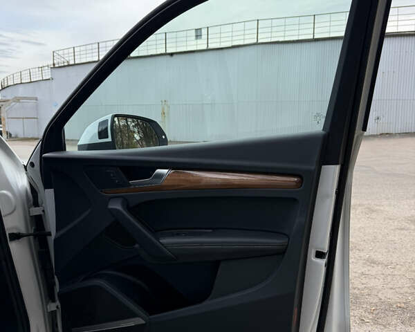 Белый Ауди Ку 5, объемом двигателя 1.98 л и пробегом 80 тыс. км за 38500 $, фото 14 на Automoto.ua