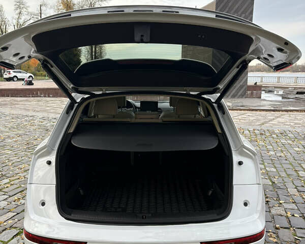 Белый Ауди Ку 5, объемом двигателя 2 л и пробегом 10 тыс. км за 42999 $, фото 9 на Automoto.ua