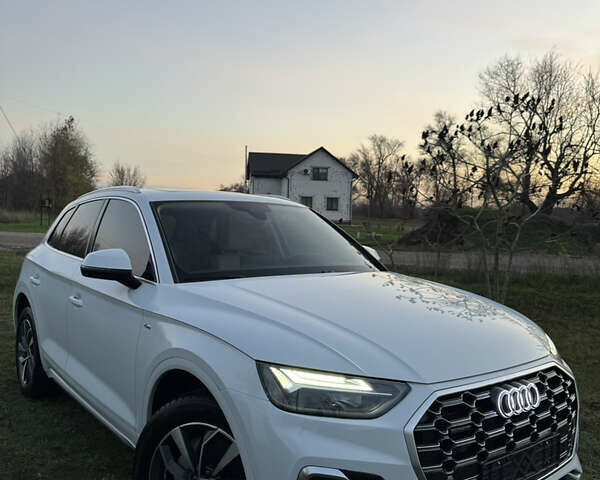 Белый Ауди Ку 5, объемом двигателя 1.98 л и пробегом 20 тыс. км за 36900 $, фото 4 на Automoto.ua