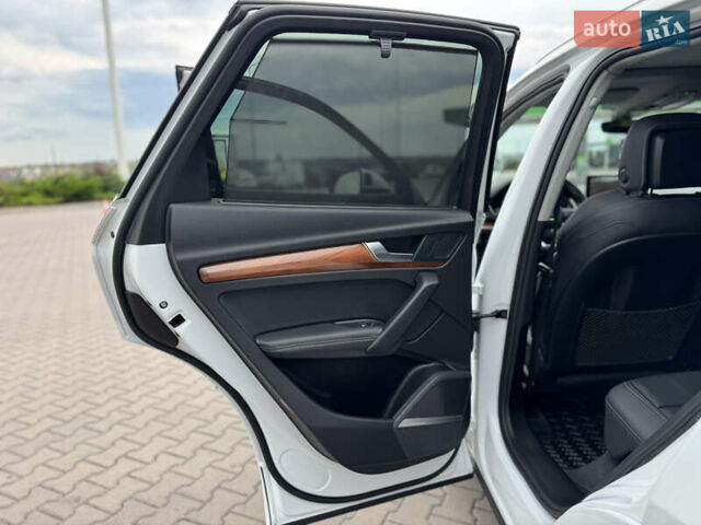 Белый Ауди Ку 5, объемом двигателя 1.98 л и пробегом 29 тыс. км за 32899 $, фото 29 на Automoto.ua