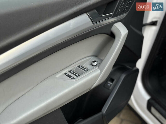 Білий Ауді Ку 5, об'ємом двигуна 2 л та пробігом 5 тис. км за 46500 $, фото 26 на Automoto.ua