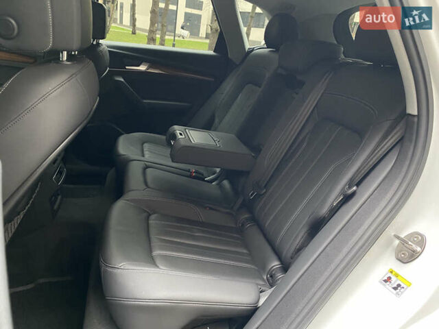 Белый Ауди Ку 5, объемом двигателя 2 л и пробегом 4 тыс. км за 34700 $, фото 25 на Automoto.ua