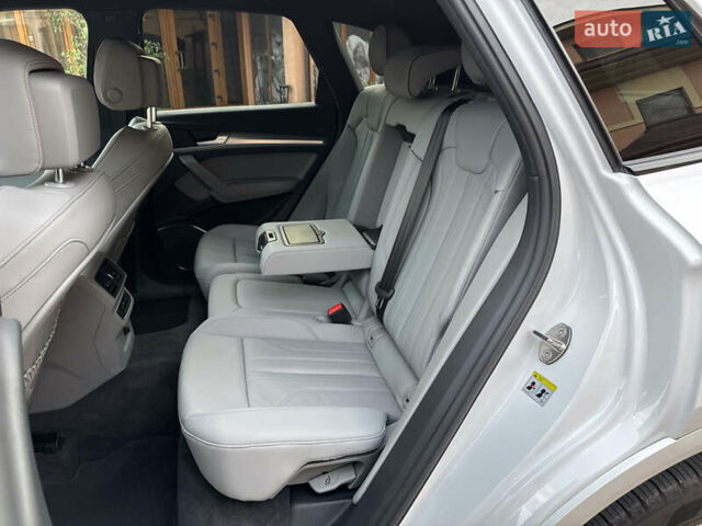 Білий Ауді Ку 5, об'ємом двигуна 2 л та пробігом 5 тис. км за 46500 $, фото 47 на Automoto.ua