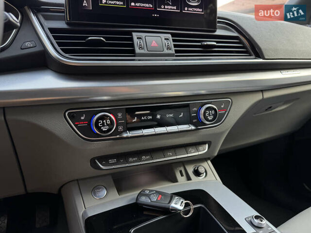 Білий Ауді Ку 5, об'ємом двигуна 2 л та пробігом 5 тис. км за 46500 $, фото 41 на Automoto.ua