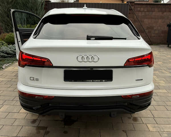 Белый Ауди Ку 5, объемом двигателя 1.97 л и пробегом 12 тыс. км за 59000 $, фото 9 на Automoto.ua