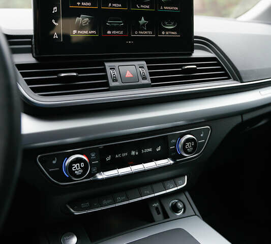 Белый Ауди Ку 5, объемом двигателя 1.98 л и пробегом 2 тыс. км за 42000 $, фото 29 на Automoto.ua