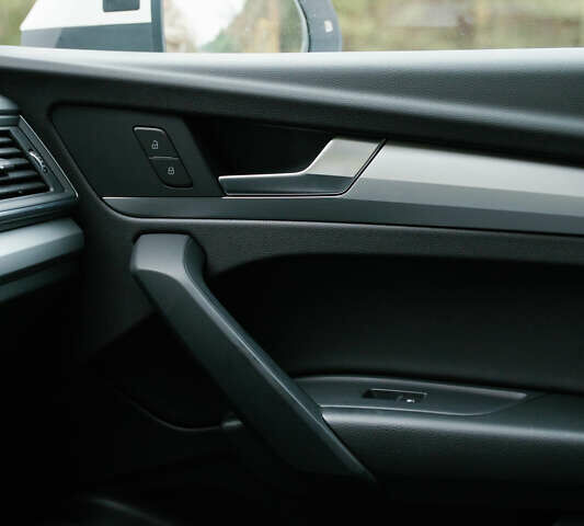 Белый Ауди Ку 5, объемом двигателя 1.98 л и пробегом 2 тыс. км за 42000 $, фото 28 на Automoto.ua