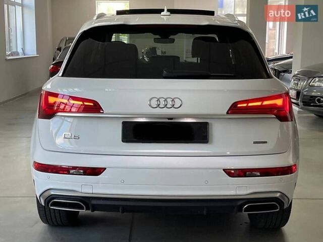 Білий Ауді Ку 5, об'ємом двигуна 1.98 л та пробігом 6 тис. км за 46900 $, фото 2 на Automoto.ua