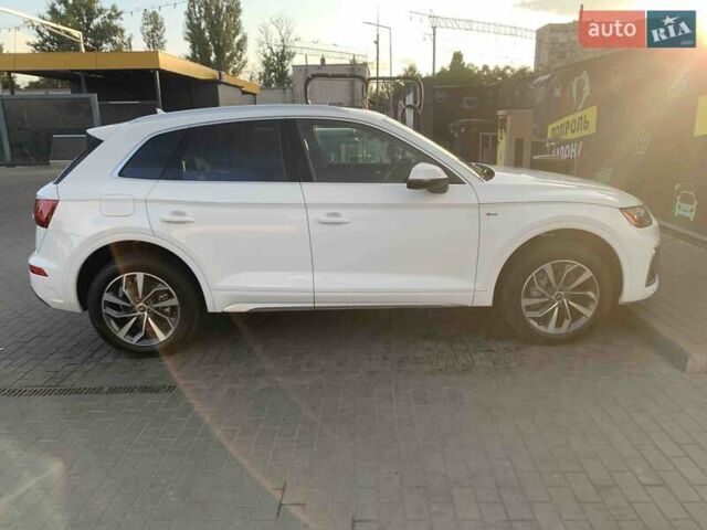 Білий Ауді Ку 5, об'ємом двигуна 1.98 л та пробігом 6 тис. км за 46900 $, фото 5 на Automoto.ua