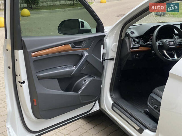 Белый Ауди Ку 5, объемом двигателя 2 л и пробегом 4 тыс. км за 34700 $, фото 16 на Automoto.ua