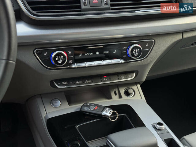 Білий Ауді Ку 5, об'ємом двигуна 2 л та пробігом 5 тис. км за 46500 $, фото 36 на Automoto.ua