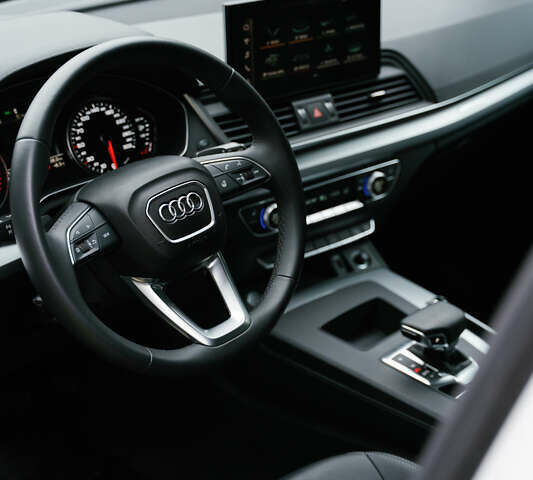 Белый Ауди Ку 5, объемом двигателя 1.98 л и пробегом 2 тыс. км за 42000 $, фото 25 на Automoto.ua