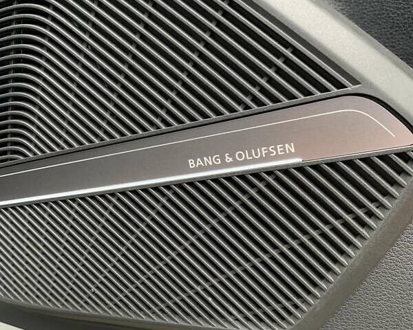 Білий Ауді Ку 5, об'ємом двигуна 1.98 л та пробігом 6 тис. км за 46900 $, фото 13 на Automoto.ua