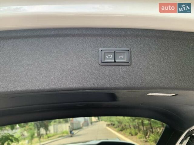 Білий Ауді Ку 5, об'ємом двигуна 1.98 л та пробігом 6 тис. км за 46900 $, фото 8 на Automoto.ua