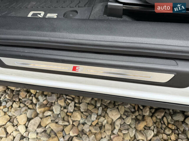 Белый Ауди Ку 5, объемом двигателя 1.98 л и пробегом 17 тыс. км за 37900 $, фото 83 на Automoto.ua