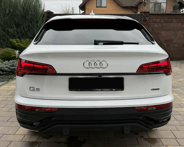 Белый Ауди Ку 5, объемом двигателя 1.97 л и пробегом 12 тыс. км за 59000 $, фото 5 на Automoto.ua