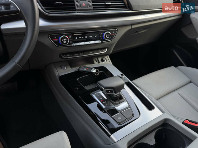 Білий Ауді Ку 5, об'ємом двигуна 2 л та пробігом 5 тис. км за 46500 $, фото 42 на Automoto.ua