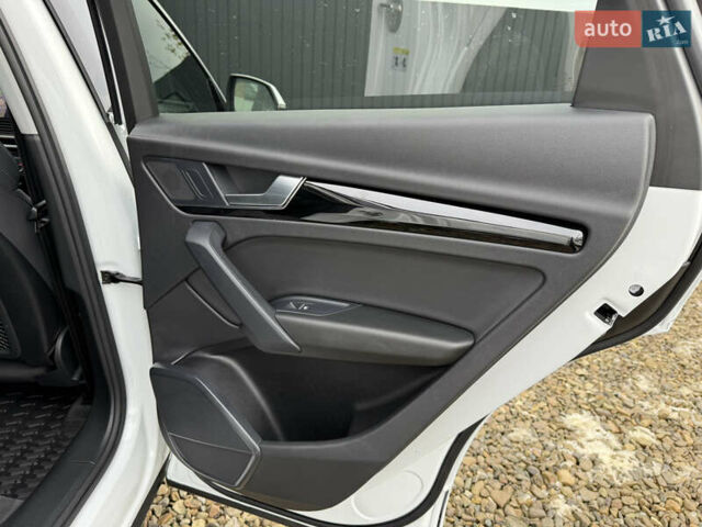 Белый Ауди Ку 5, объемом двигателя 1.98 л и пробегом 17 тыс. км за 37900 $, фото 56 на Automoto.ua