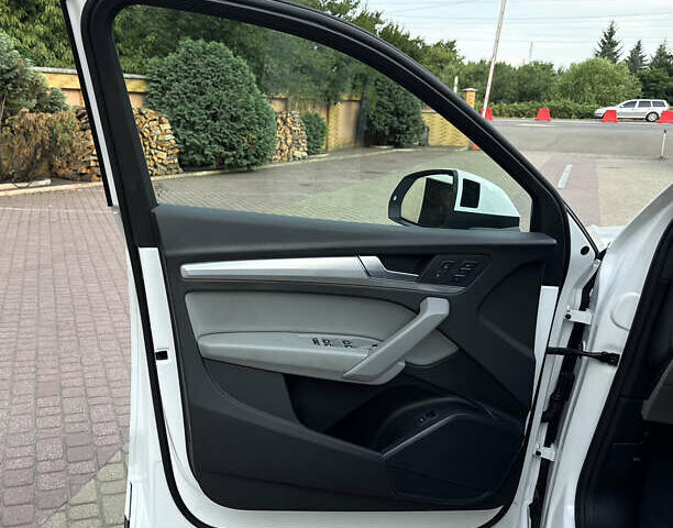 Білий Ауді Ку 5, об'ємом двигуна 2 л та пробігом 5 тис. км за 46500 $, фото 24 на Automoto.ua