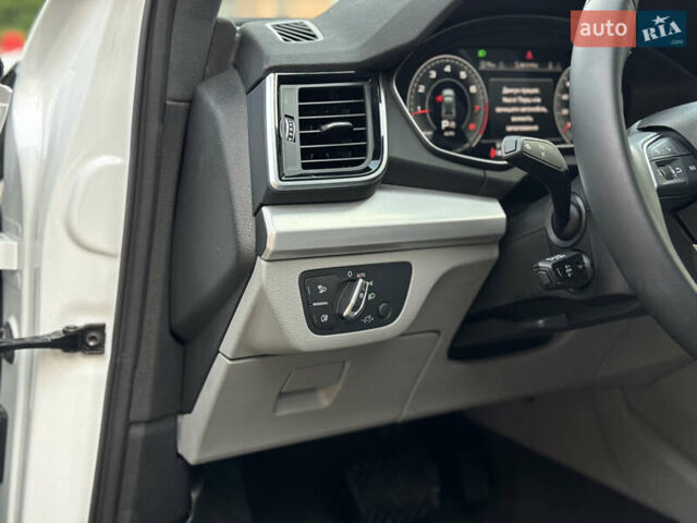 Білий Ауді Ку 5, об'ємом двигуна 2 л та пробігом 5 тис. км за 46500 $, фото 32 на Automoto.ua