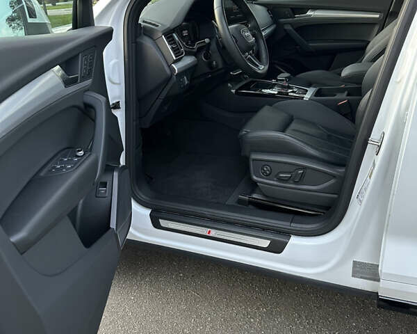 Білий Ауді Ку 5, об'ємом двигуна 1.98 л та пробігом 22 тис. км за 41777 $, фото 11 на Automoto.ua