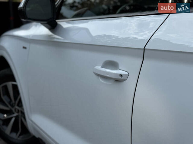 Білий Ауді Ку 5, об'ємом двигуна 2 л та пробігом 5 тис. км за 46500 $, фото 10 на Automoto.ua