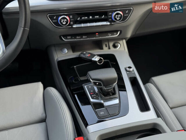 Білий Ауді Ку 5, об'ємом двигуна 2 л та пробігом 5 тис. км за 46500 $, фото 35 на Automoto.ua