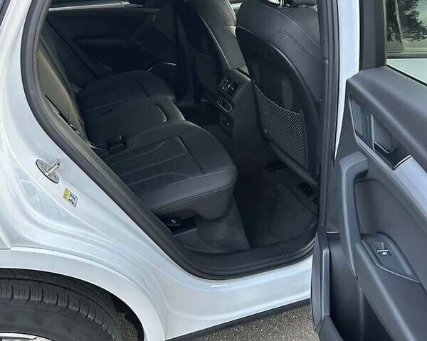Білий Ауді Ку 5, об'ємом двигуна 1.98 л та пробігом 22 тис. км за 41777 $, фото 23 на Automoto.ua