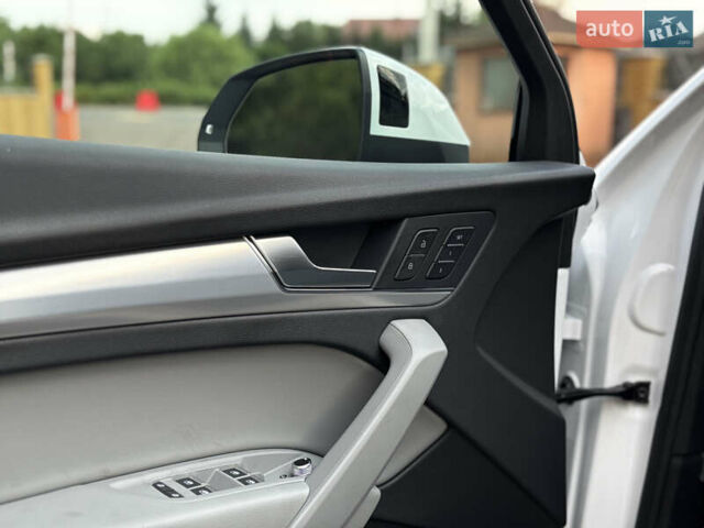 Білий Ауді Ку 5, об'ємом двигуна 2 л та пробігом 5 тис. км за 46500 $, фото 25 на Automoto.ua