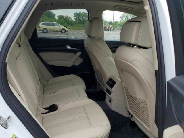 Білий Ауді Ку 5, об'ємом двигуна 2 л та пробігом 26 тис. км за 18500 $, фото 10 на Automoto.ua