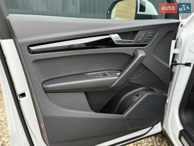 Белый Ауди Ку 5, объемом двигателя 1.98 л и пробегом 17 тыс. км за 37900 $, фото 40 на Automoto.ua