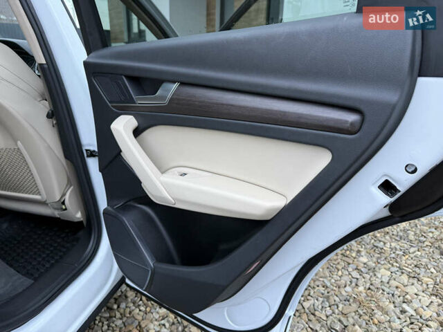 Белый Ауди Ку 5, объемом двигателя 1.98 л и пробегом 21 тыс. км за 38900 $, фото 61 на Automoto.ua