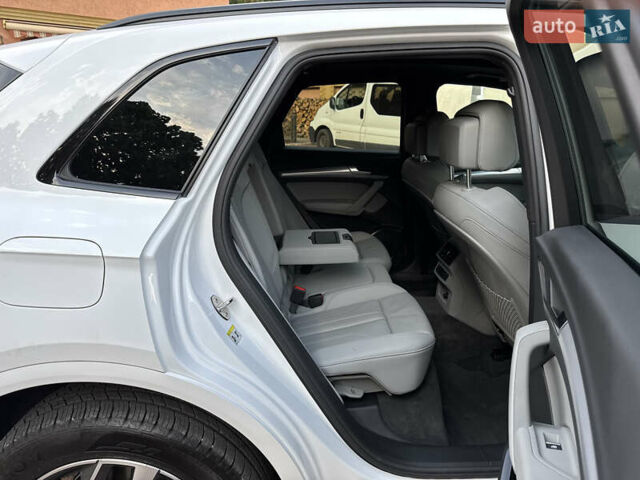 Білий Ауді Ку 5, об'ємом двигуна 2 л та пробігом 5 тис. км за 46500 $, фото 52 на Automoto.ua