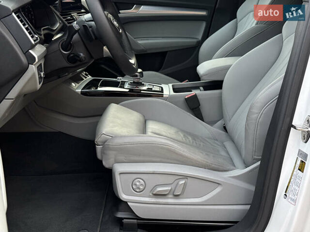 Білий Ауді Ку 5, об'ємом двигуна 2 л та пробігом 5 тис. км за 46500 $, фото 29 на Automoto.ua