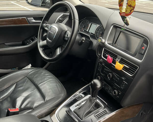 Черный Ауди Ку 5, объемом двигателя 1.98 л и пробегом 260 тыс. км за 12600 $, фото 16 на Automoto.ua