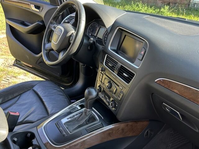 Ауди Ку 5 2010 в Радехове на Automoto.ua Черный Ауди Ку 5, объемом двигателя 2 л и пробегом 282 тыс. км за 9999 $, фото 10 на Automoto.ua