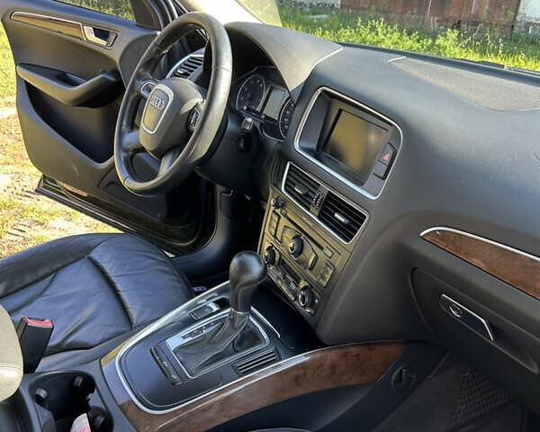 Черный Ауди Ку 5, объемом двигателя 1.98 л и пробегом 282 тыс. км за 10700 $, фото 12 на Automoto.ua