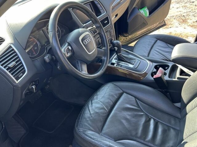 Ауди Ку 5 2010 в Радехове на Automoto.ua Черный Ауди Ку 5, объемом двигателя 2 л и пробегом 282 тыс. км за 9999 $, фото 13 на Automoto.ua