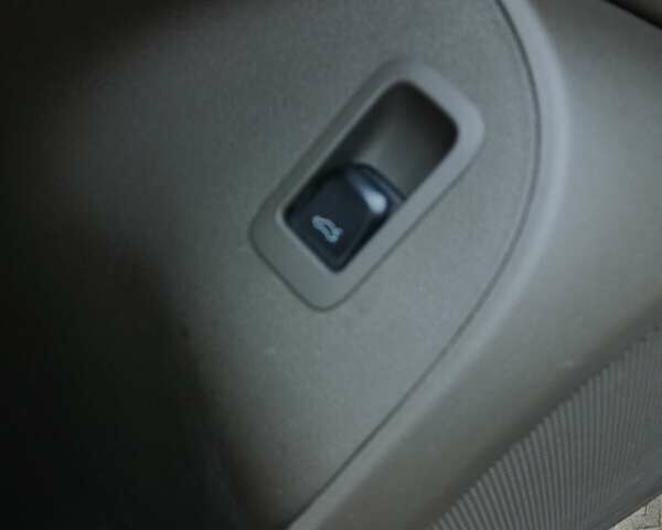 Чорний Ауді Ку 5, об'ємом двигуна 2 л та пробігом 160 тис. км за 12000 $, фото 11 на Automoto.ua